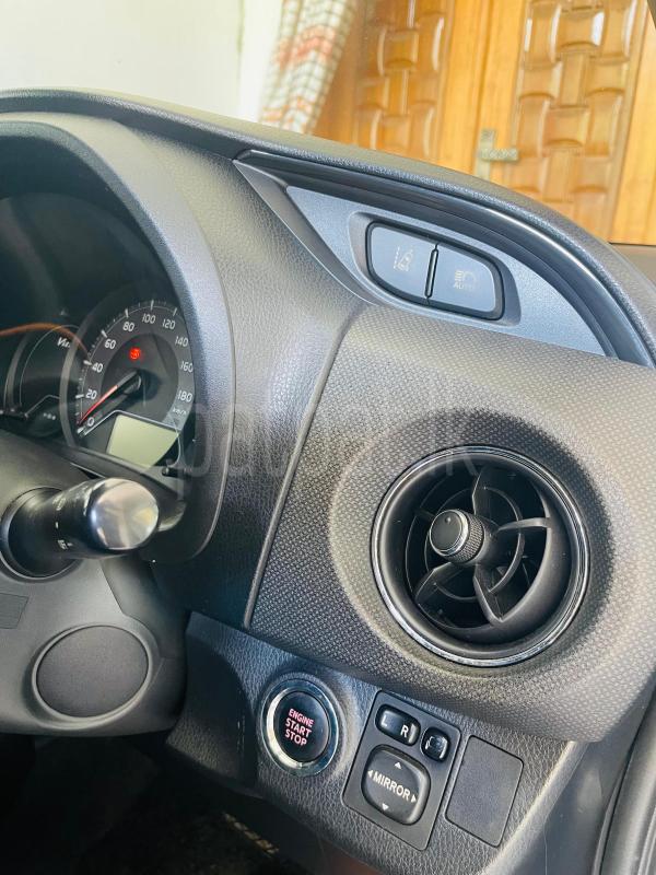 Toyota Vitz 2017 - பயன்படுத்தப்பட்டது கார் sale in Sri Lanka - patpat.lk