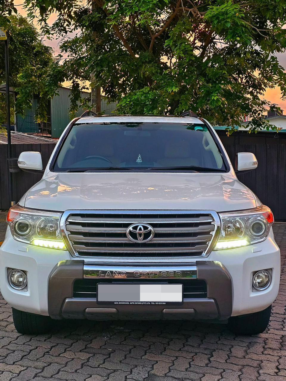 Toyota Land Cruiser 2012 - භාවිතා කරන ලද SUV රථය sale in Sri Lanka - patpat.lk