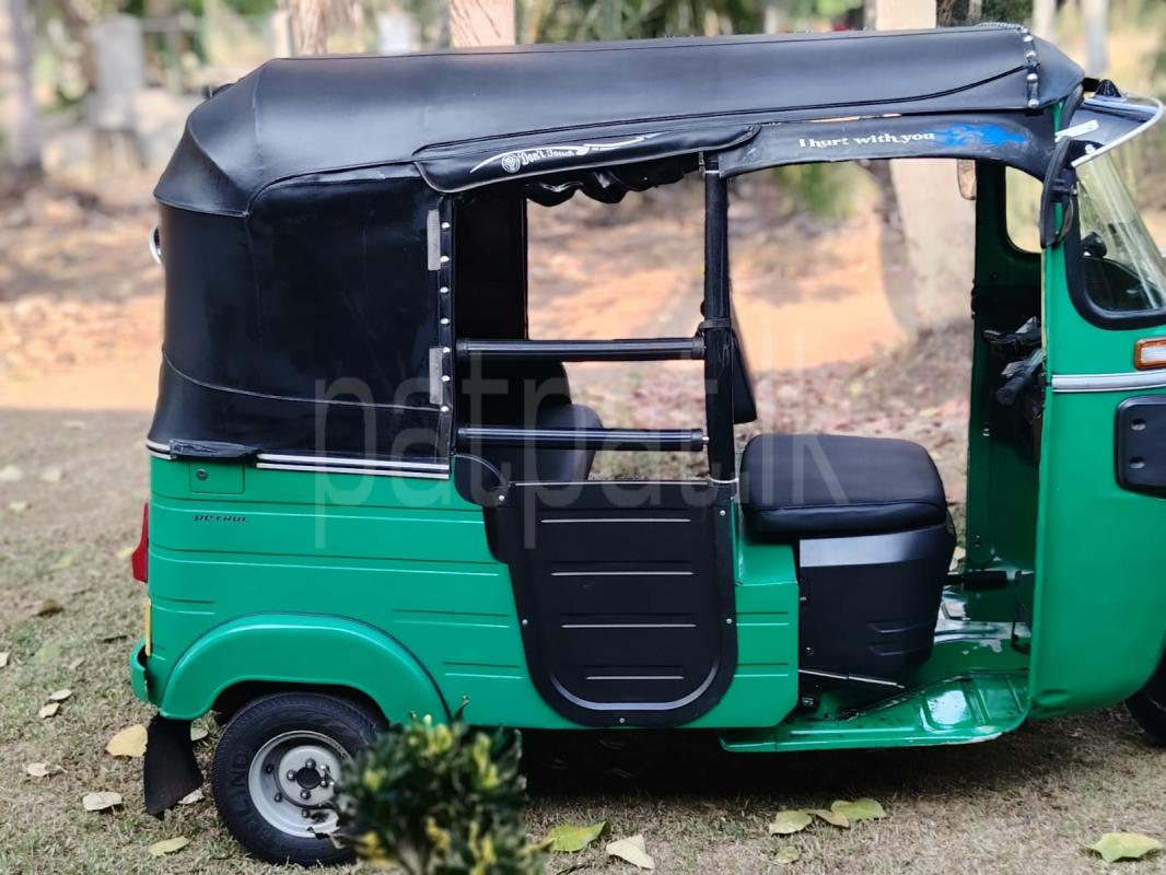 Bajaj Three Wheel 2017 - பயன்படுத்தப்பட்டது முச்சக்கர வண்டி sale in Sri Lanka - patpat.lk