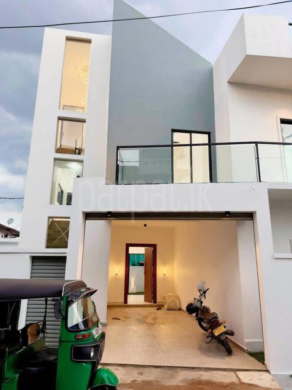 House for Sale in Athurugiriya