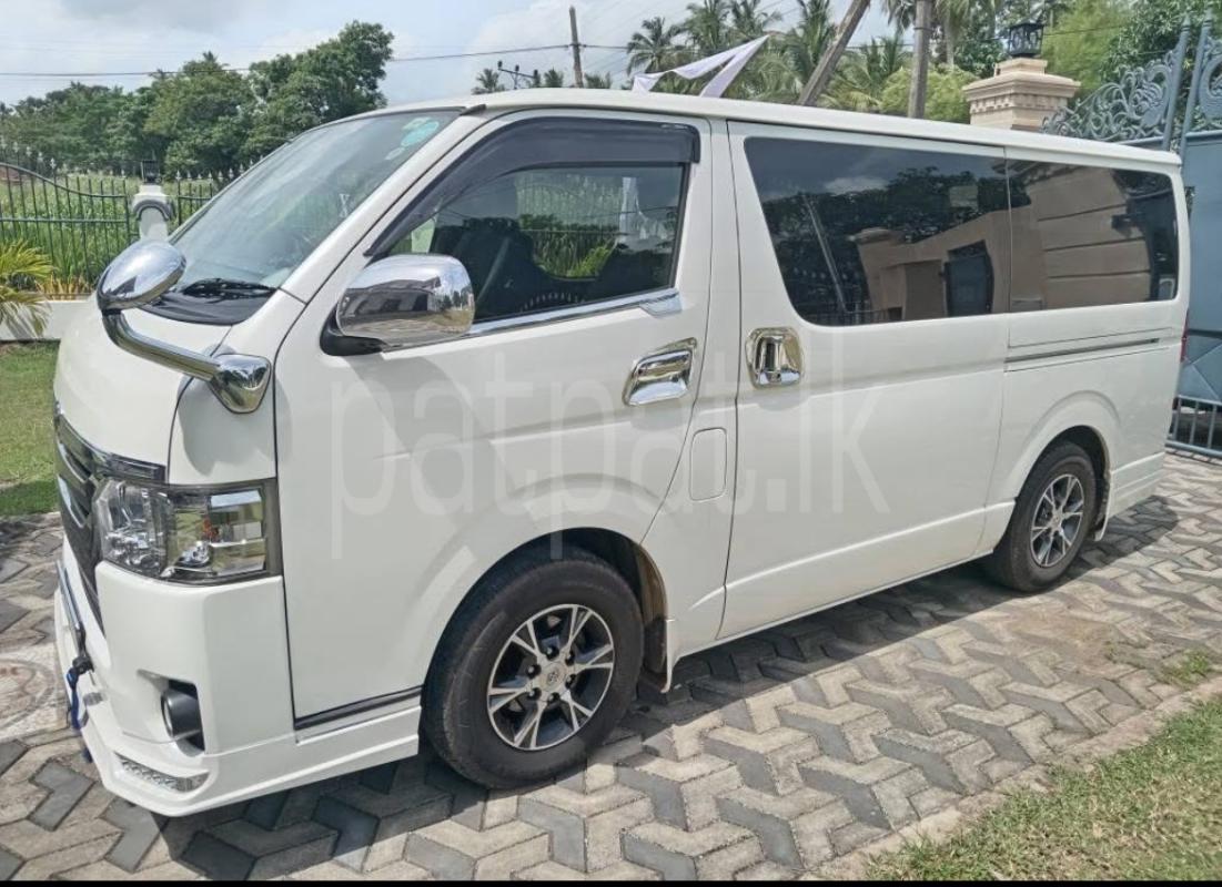 Toyota Hiace 2017 - பயன்படுத்தப்பட்டது வேன் sale in Sri Lanka - patpat.lk