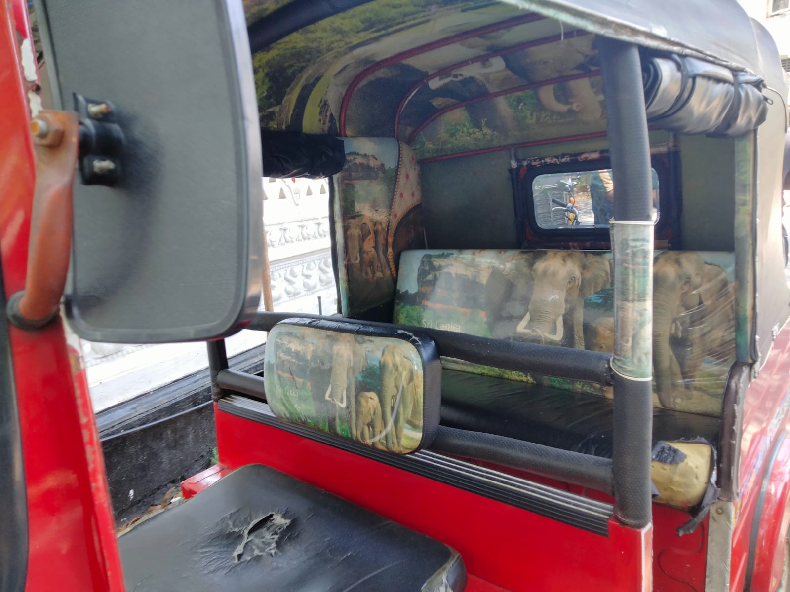 Bajaj Three Wheel 2012 - භාවිතා කරන ලද ත්‍රිරෝද රථය sale in Sri Lanka - patpat.lk