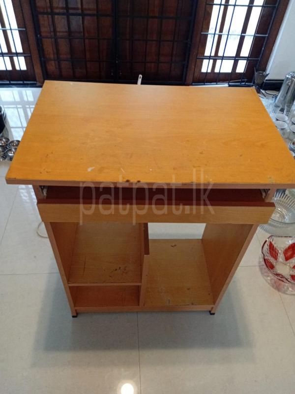 Computer table
