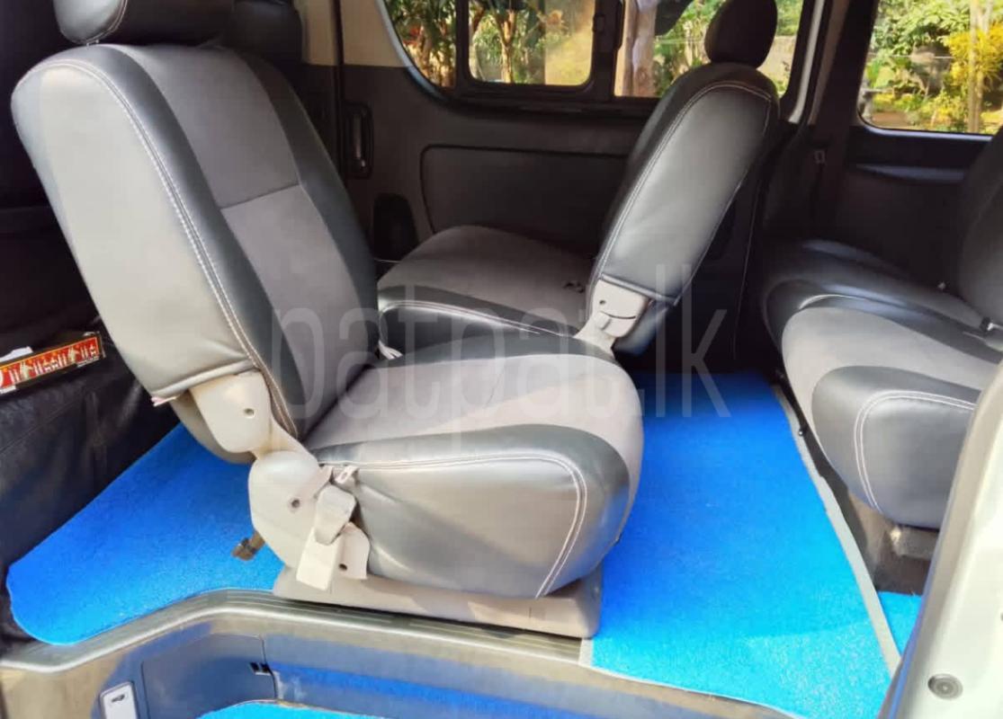 Toyota Hiace 2017 - பயன்படுத்தப்பட்டது வேன் sale in Sri Lanka - patpat.lk