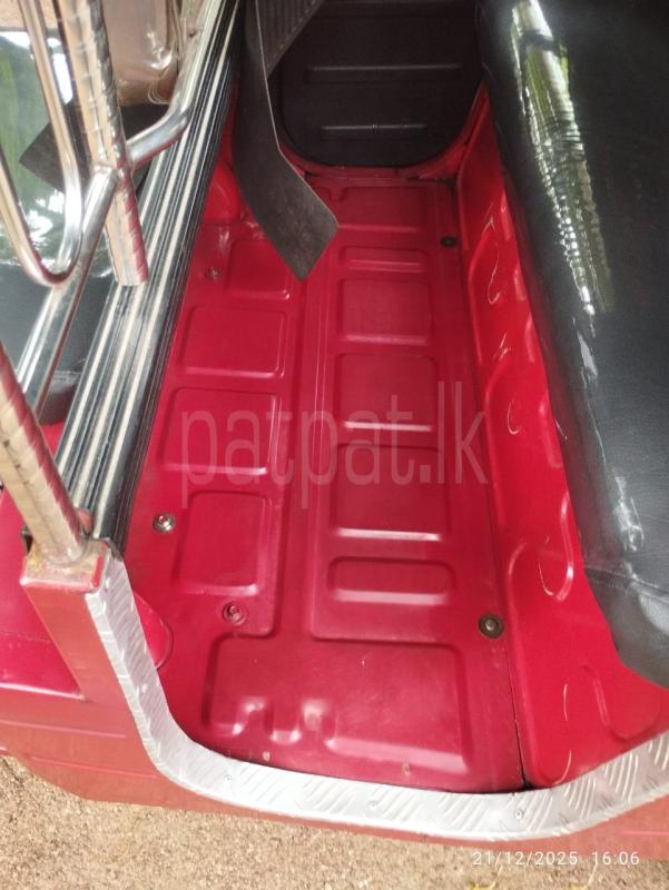 Bajaj Three Wheel 2018 - பயன்படுத்தப்பட்டது முச்சக்கர வண்டி sale in Sri Lanka - patpat.lk