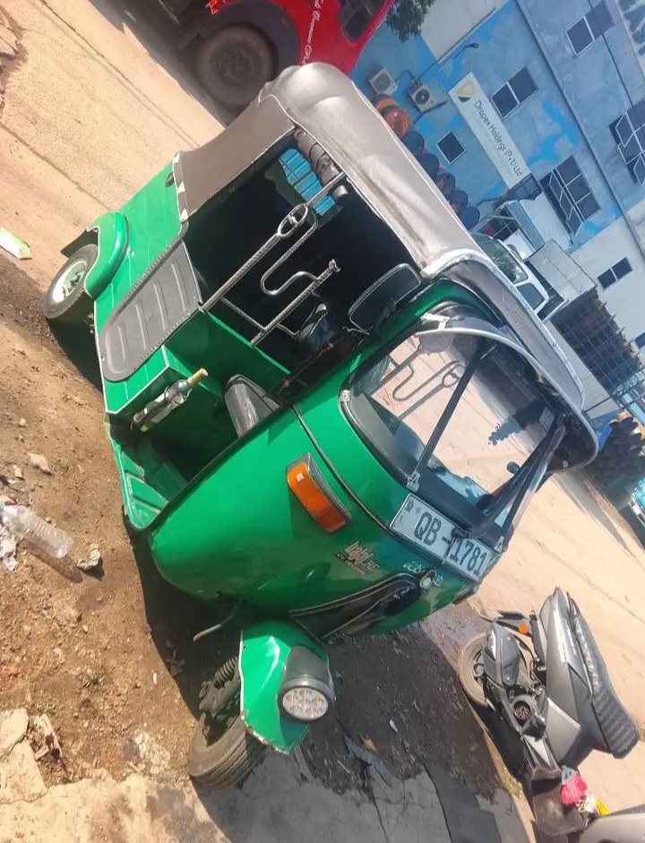 Bajaj Three Wheel 2005 - பயன்படுத்தப்பட்டது முச்சக்கர வண்டி sale in Sri Lanka - patpat.lk