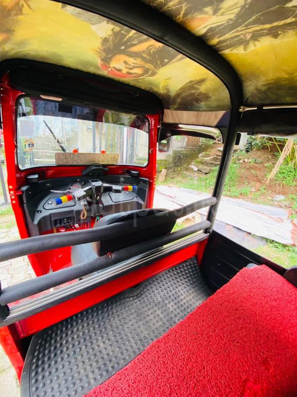 Bajaj Three Wheel 2015 - பயன்படுத்தப்பட்டது முச்சக்கர வண்டி sale in Sri Lanka - patpat.lk