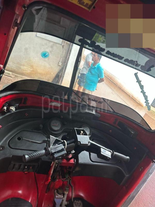 Bajaj 4 stroke 2015 - பயன்படுத்தப்பட்டது முச்சக்கர வண்டி sale in Sri Lanka - patpat.lk