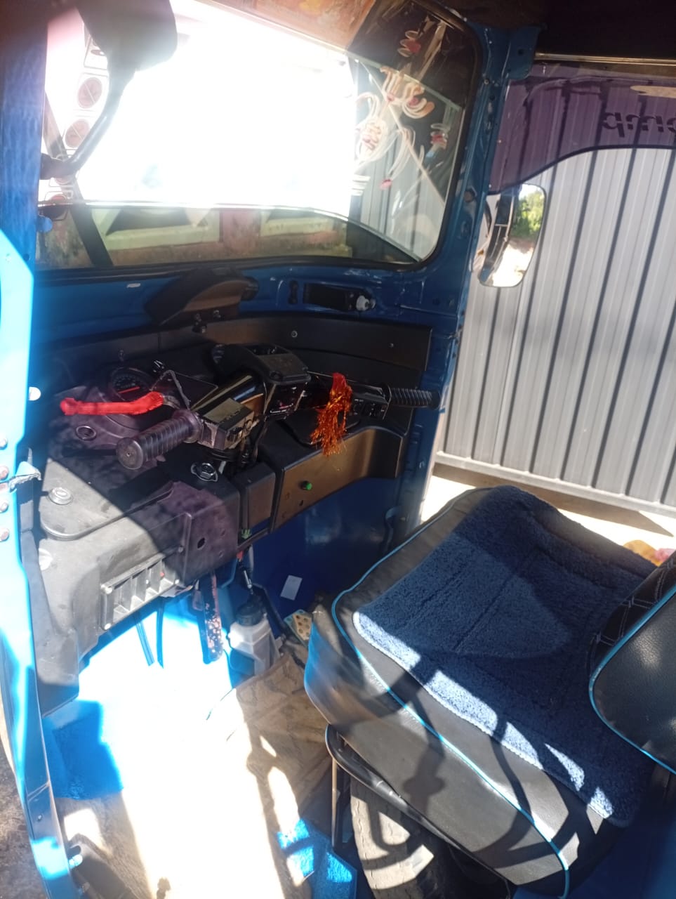 Bajaj Three Wheel 2015 - பயன்படுத்தப்பட்டது முச்சக்கர வண்டி sale in Sri Lanka - patpat.lk