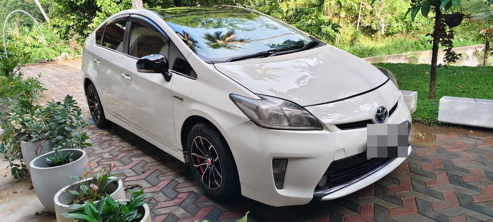 Toyota Prius 2014 - Used Car sale in Sri Lanka - patpat.lk