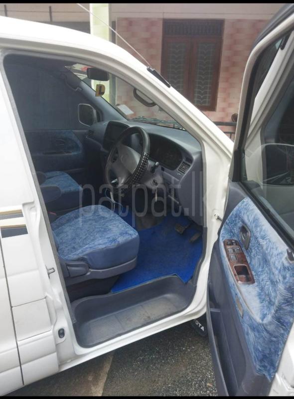 Toyota Noah 2001 - பயன்படுத்தப்பட்டது வேன் sale in Sri Lanka - patpat.lk