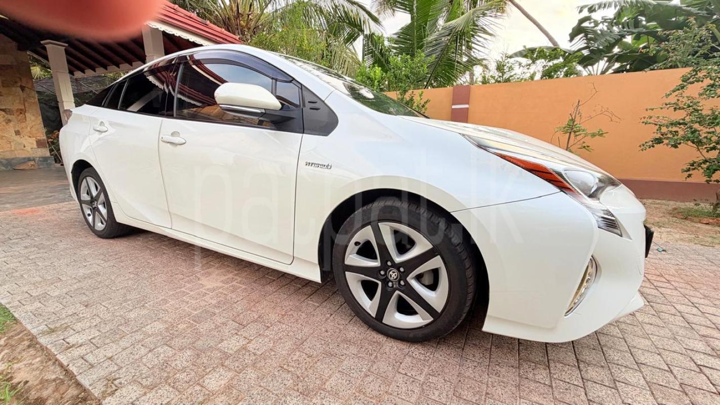 Toyota Prius 2016 - பயன்படுத்தப்பட்டது கார் sale in Sri Lanka - patpat.lk