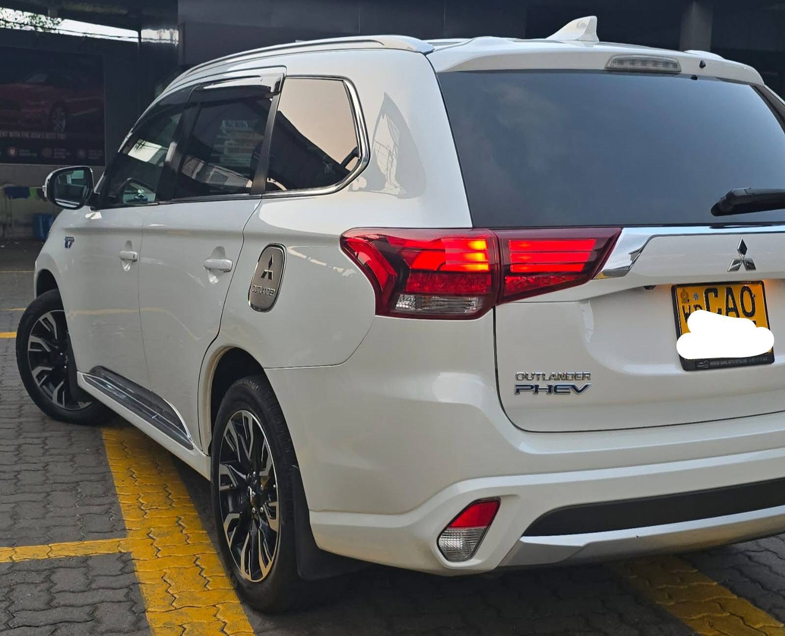 Mitsubishi Outlander 2014 - பயன்படுத்தப்பட்டது SUV sale in Sri Lanka - patpat.lk
