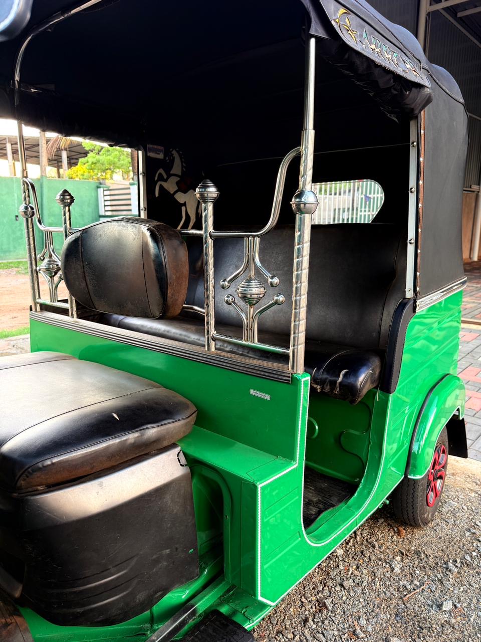 Bajaj Three Wheel 2016 - பயன்படுத்தப்பட்டது முச்சக்கர வண்டி sale in Sri Lanka - patpat.lk