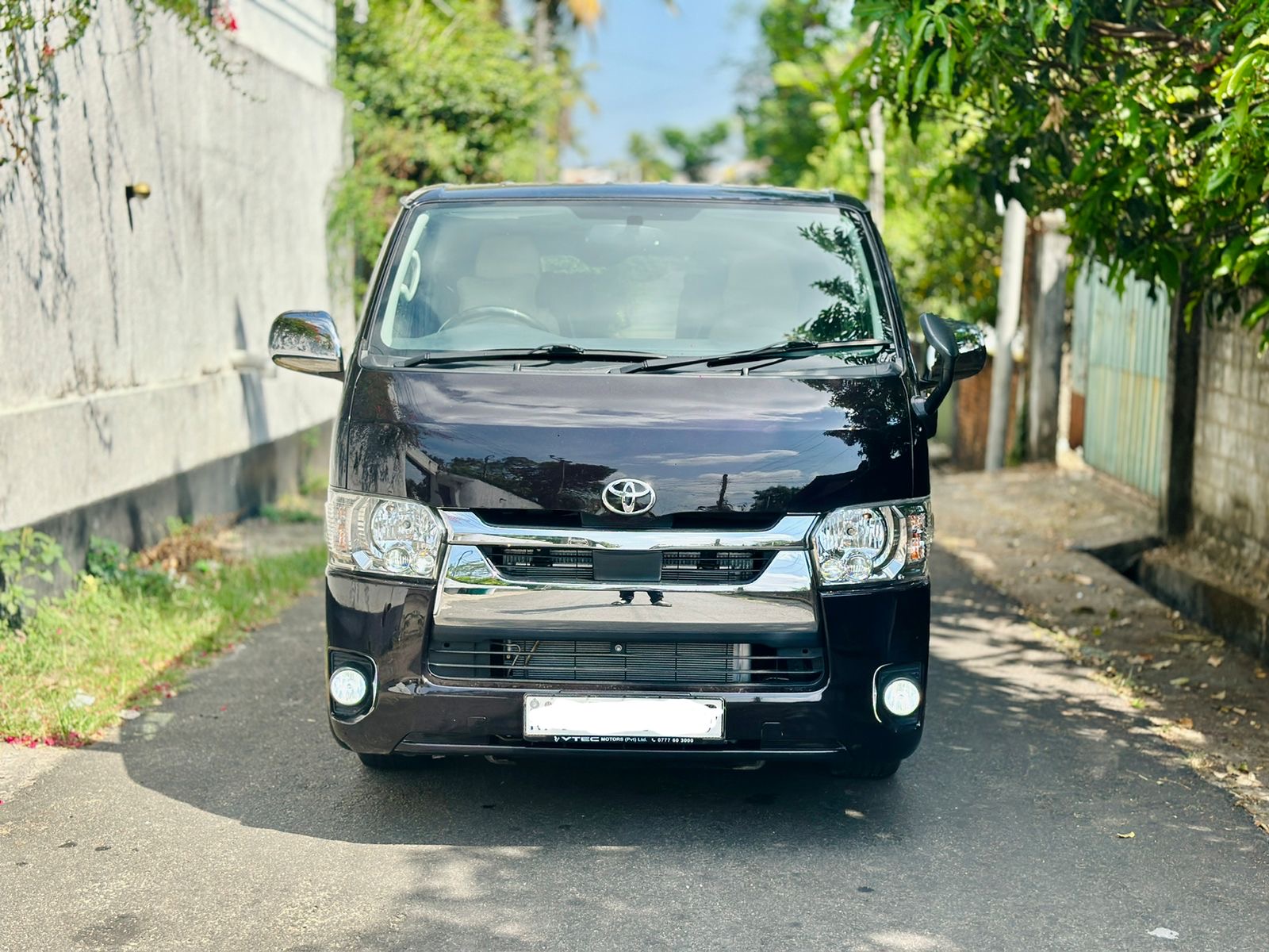 Toyota Hiace 2017 - භාවිතා කරන ලද වෑන් රථය sale in Sri Lanka - patpat.lk