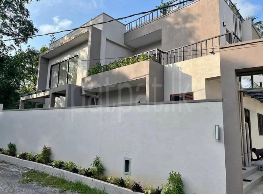 House for Sale in Athurugiriya