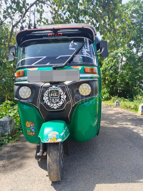 Bajaj 4 stroke 2017 - பயன்படுத்தப்பட்டது முச்சக்கர வண்டி sale in Sri Lanka - patpat.lk