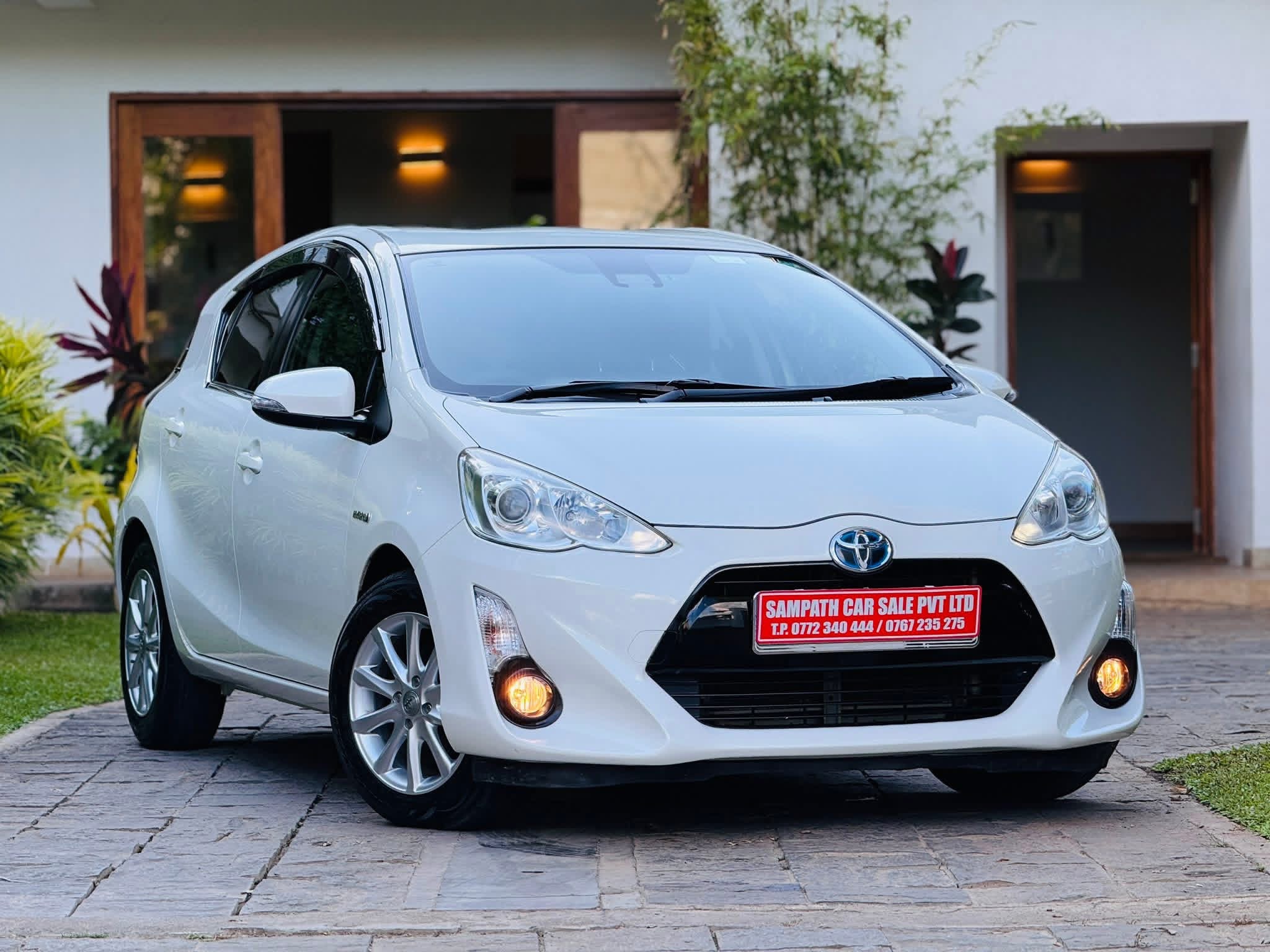 Toyota Aqua 2016 ads-image-1