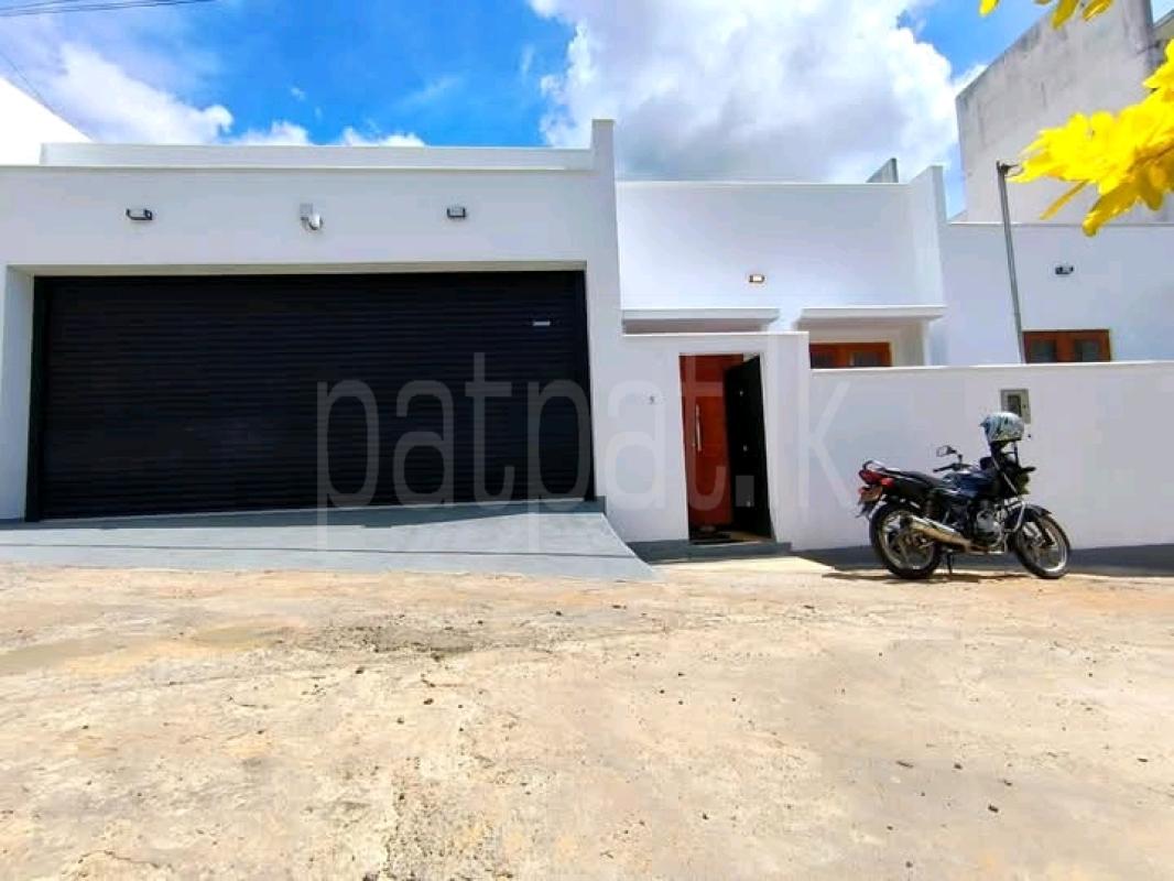 House for Sale in Athurugiriya ads-image-1