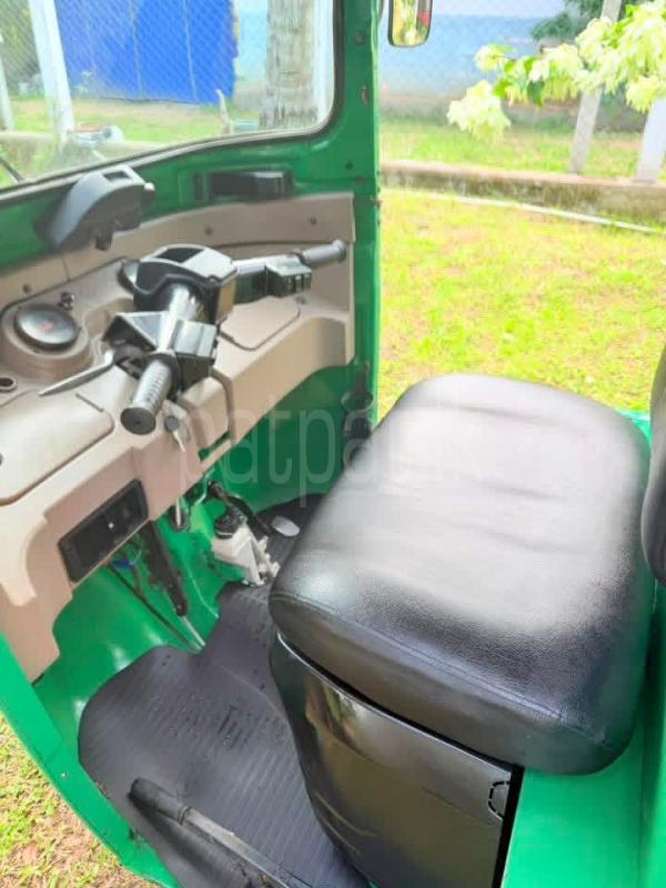 Bajaj 4 stroke 2016 - பயன்படுத்தப்பட்டது முச்சக்கர வண்டி sale in Sri Lanka - patpat.lk