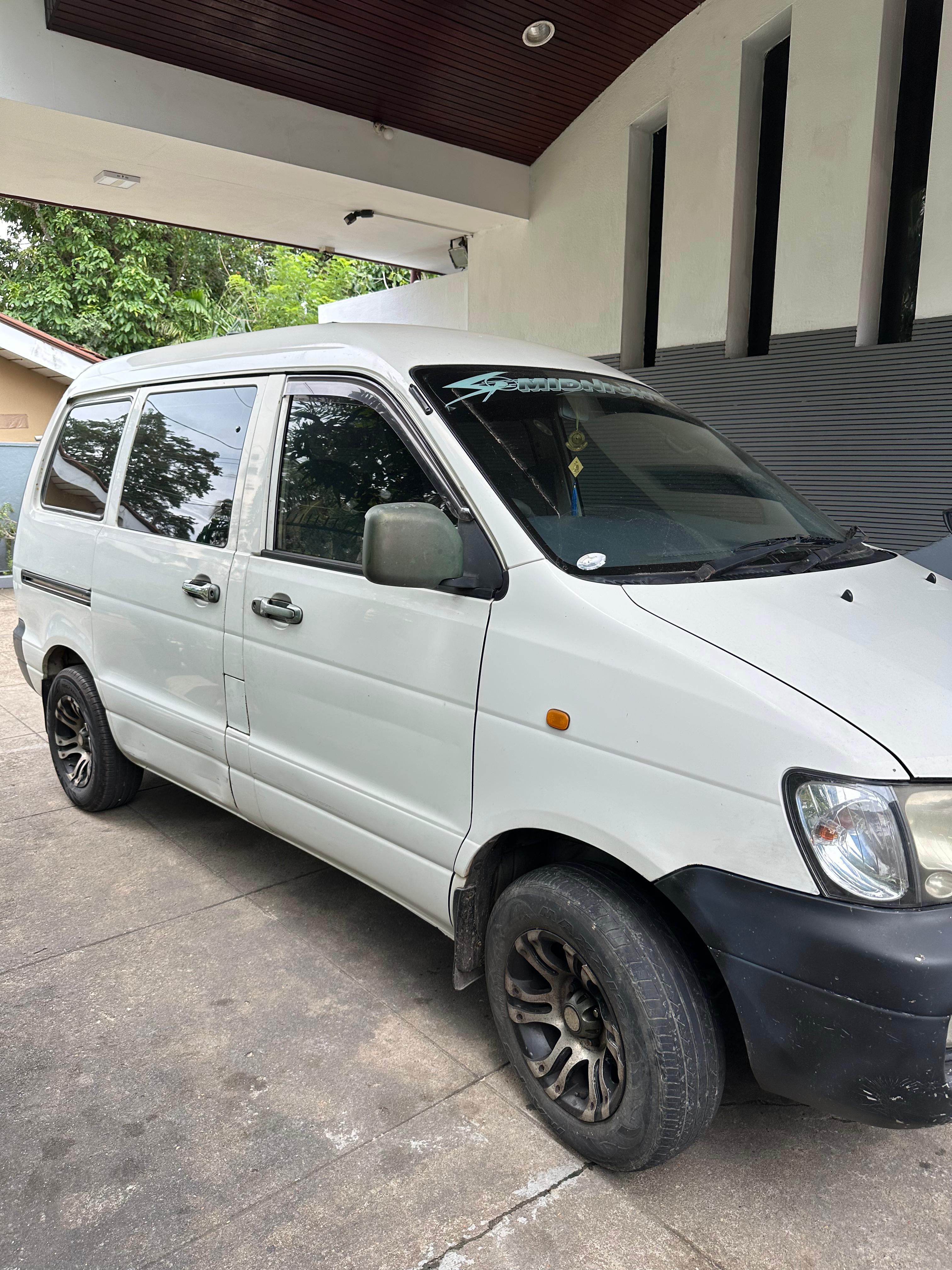 Toyota Noah 2007 - பயன்படுத்தப்பட்டது வேன் sale in Sri Lanka - patpat.lk