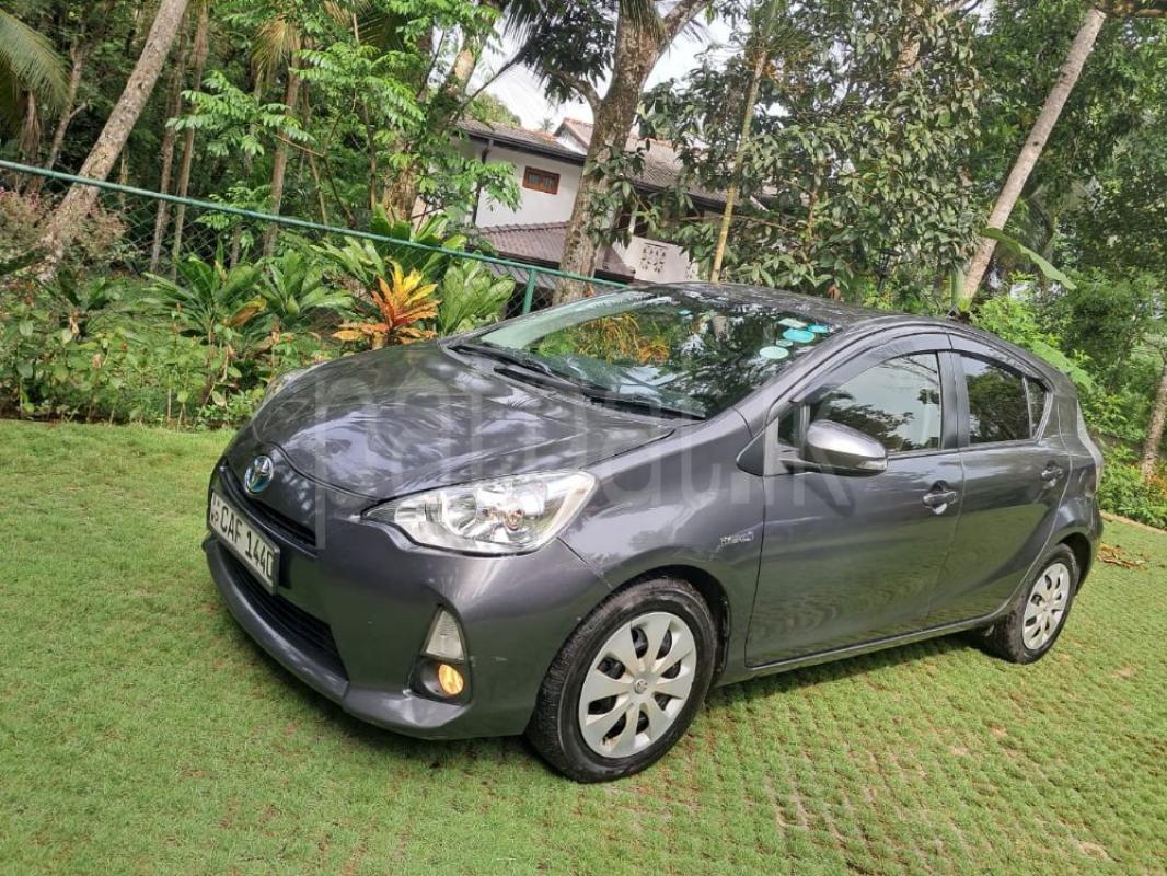 Toyota Aqua 2013 - பயன்படுத்தப்பட்டது கார் sale in Sri Lanka - patpat.lk