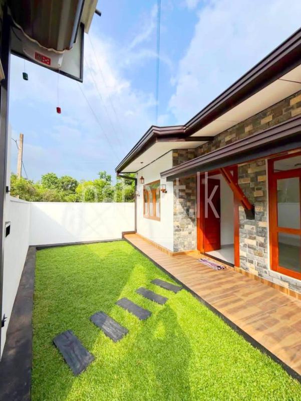 House for Sale in Athurugiriya