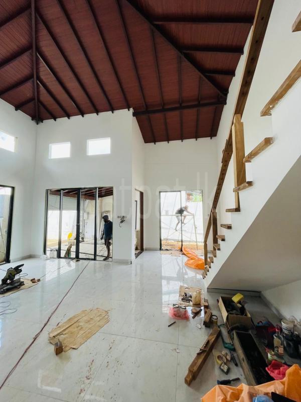 House for Sale in Athurugiriya
