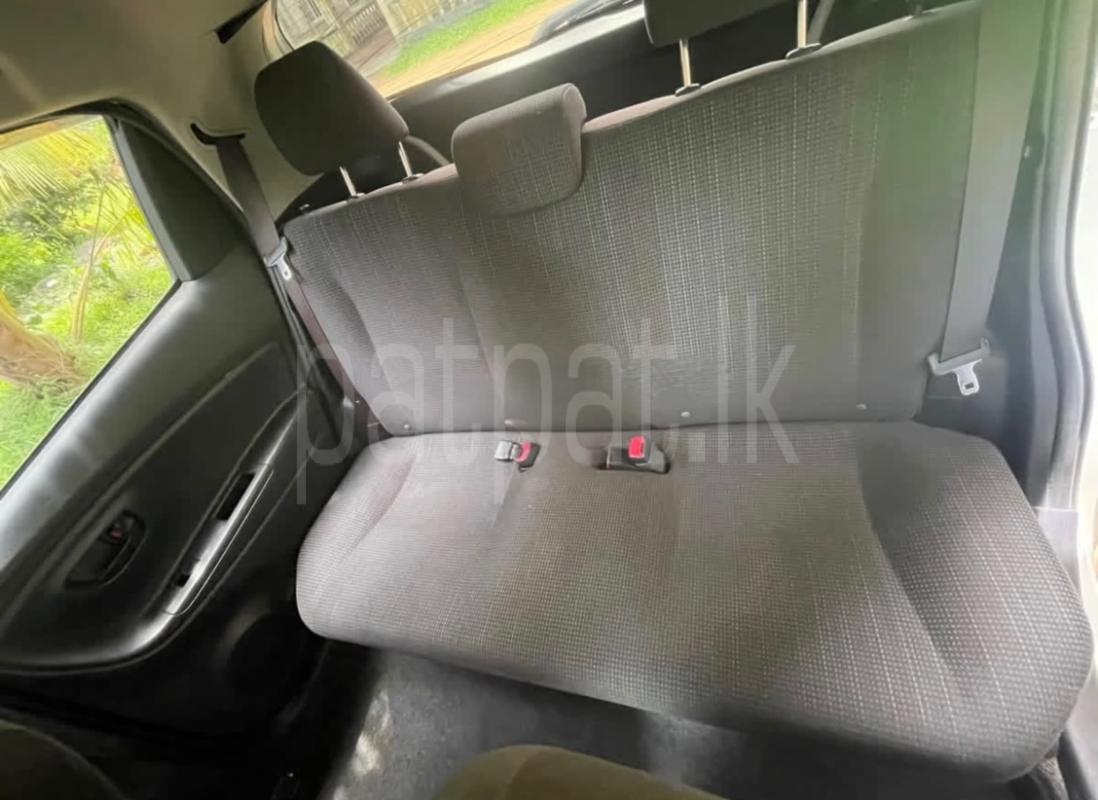Toyota Vitz 2015 - பயன்படுத்தப்பட்டது கார் sale in Sri Lanka - patpat.lk