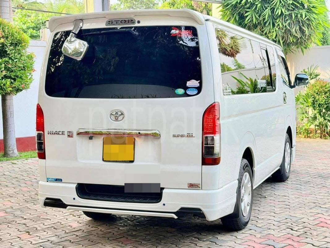 Toyota Hiace 2011 - භාවිතා කරන ලද වෑන් රථය sale in Sri Lanka - patpat.lk
