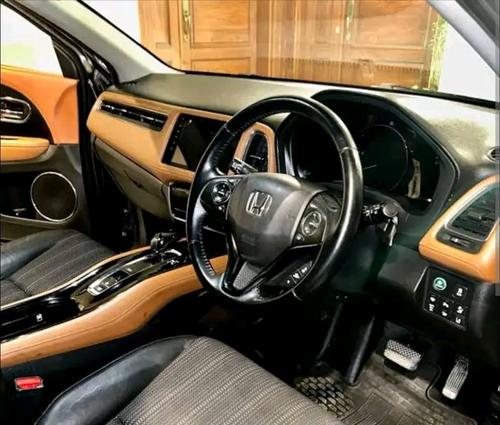Honda Vezel 2014 - பயன்படுத்தப்பட்டது SUV sale in Sri Lanka - patpat.lk