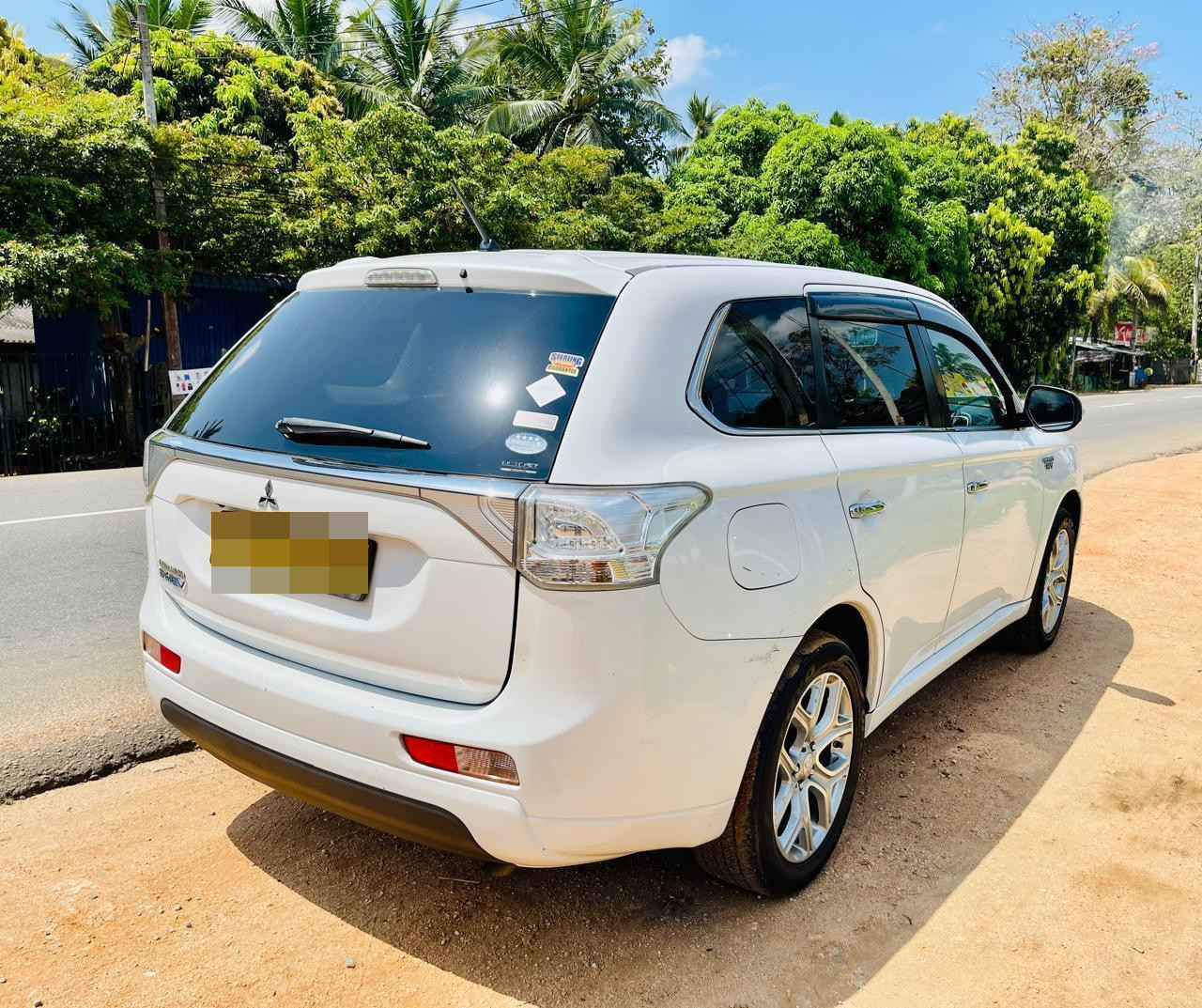 Mitsubishi Outlander 2015 - பயன்படுத்தப்பட்டது SUV sale in Sri Lanka - patpat.lk