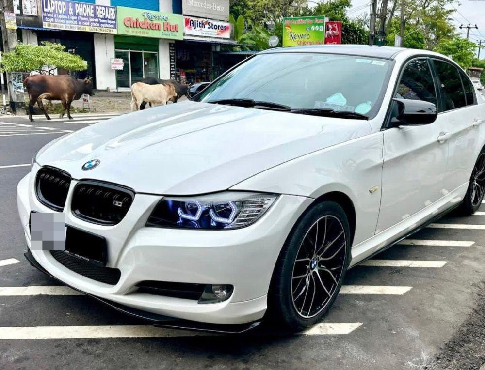 BMW M Series 2011 ads-image-1