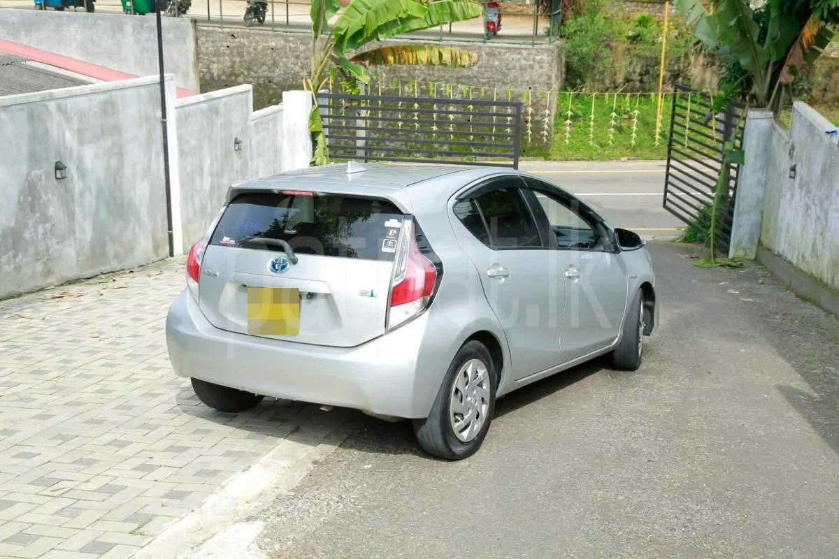 Toyota Aqua 2015 - Used Car sale in Sri Lanka - patpat.lk