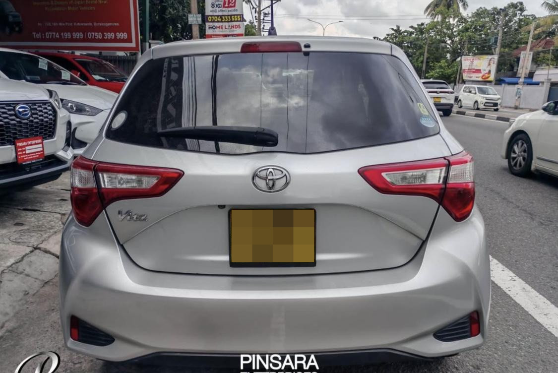 Toyota Vitz 2017 - பயன்படுத்தப்பட்டது கார் sale in Sri Lanka - patpat.lk