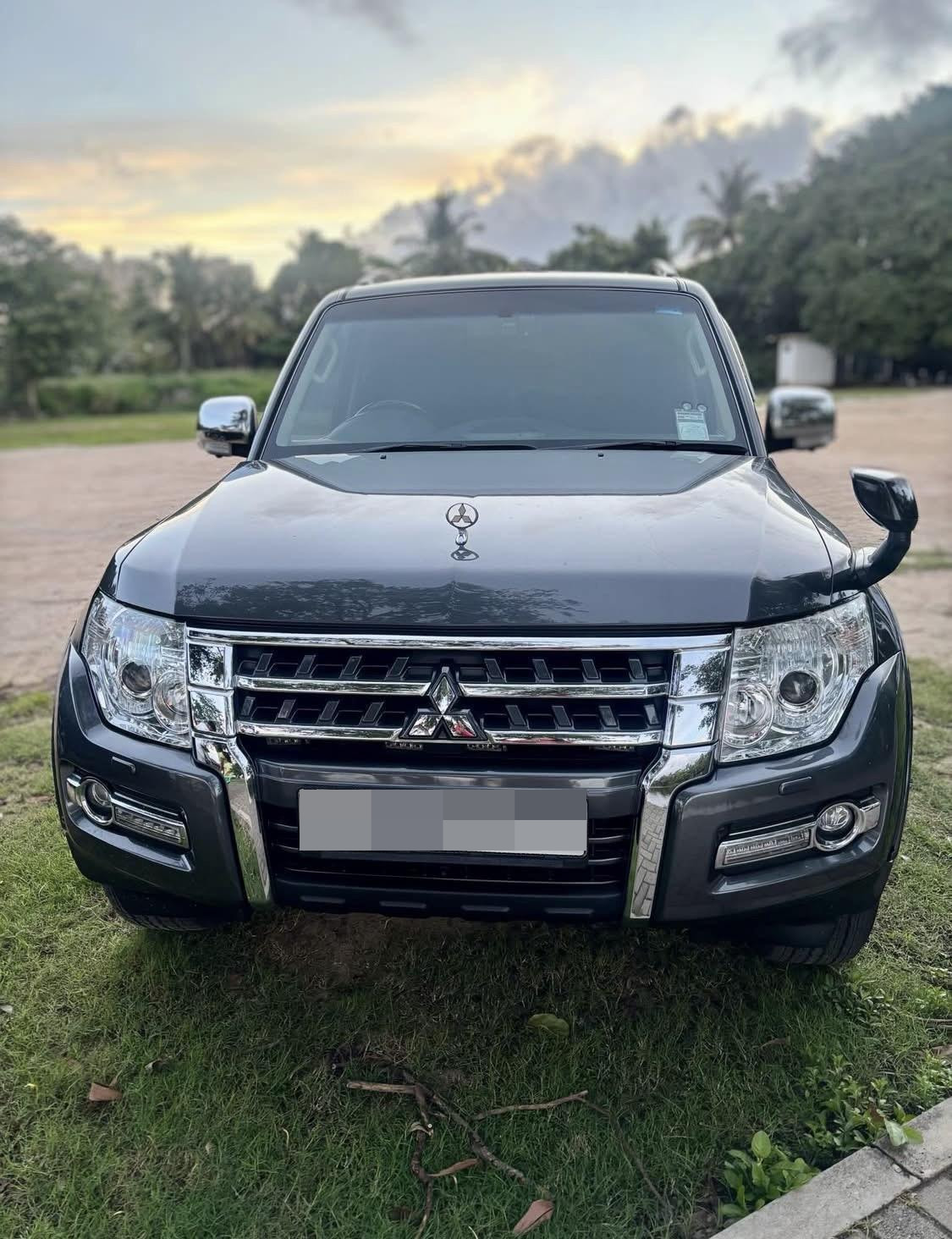 Mitsubishi Montero 2015 - பயன்படுத்தப்பட்டது SUV sale in Sri Lanka - patpat.lk