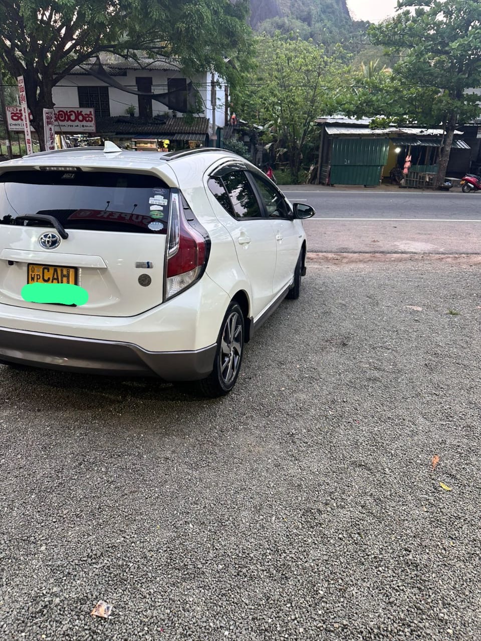 Toyota Aqua 2015 - භාවිතා කරන ලද කාර් sale in Sri Lanka - patpat.lk