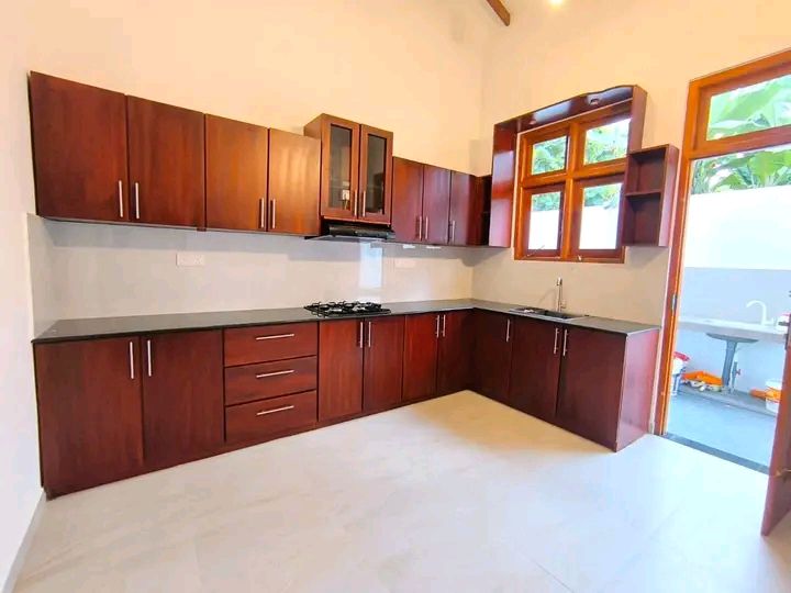 House for Sale in Athurugiriya