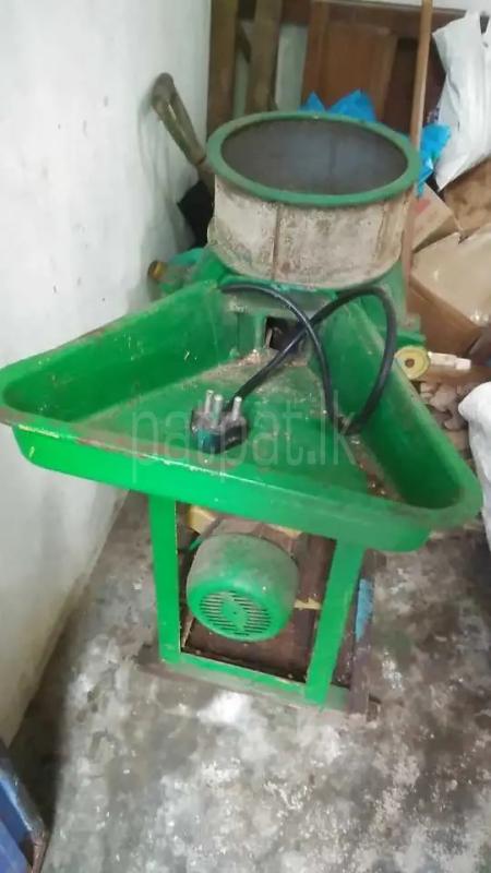 මිරිස් කෙටීමේ යන්ත්‍රයක් විකිණීමට ඇත. (Grinding Mill)
