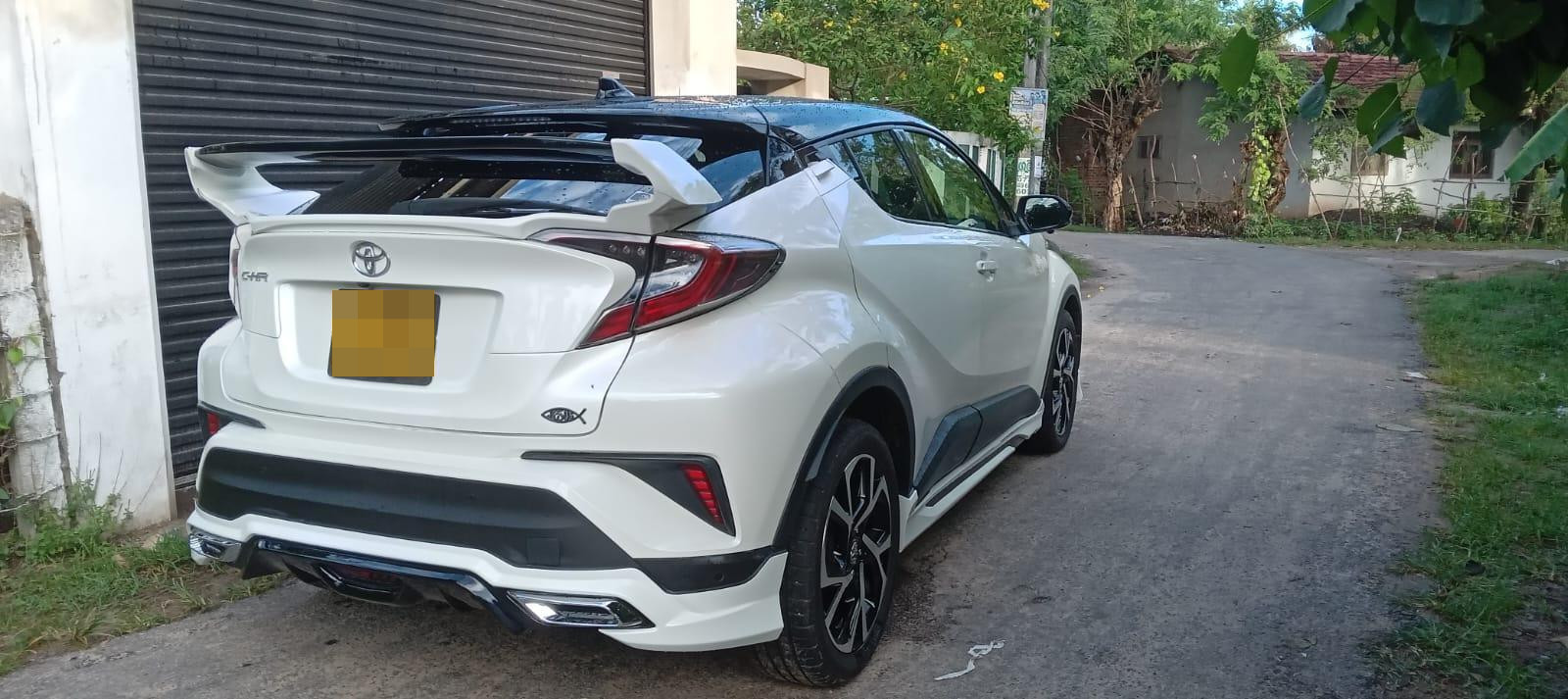 Toyota CHR 2017 - භාවිතා කරන ලද SUV රථය sale in Sri Lanka - patpat.lk