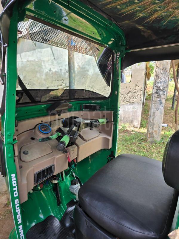 Bajaj Three Wheel 2015 - பயன்படுத்தப்பட்டது முச்சக்கர வண்டி sale in Sri Lanka - patpat.lk