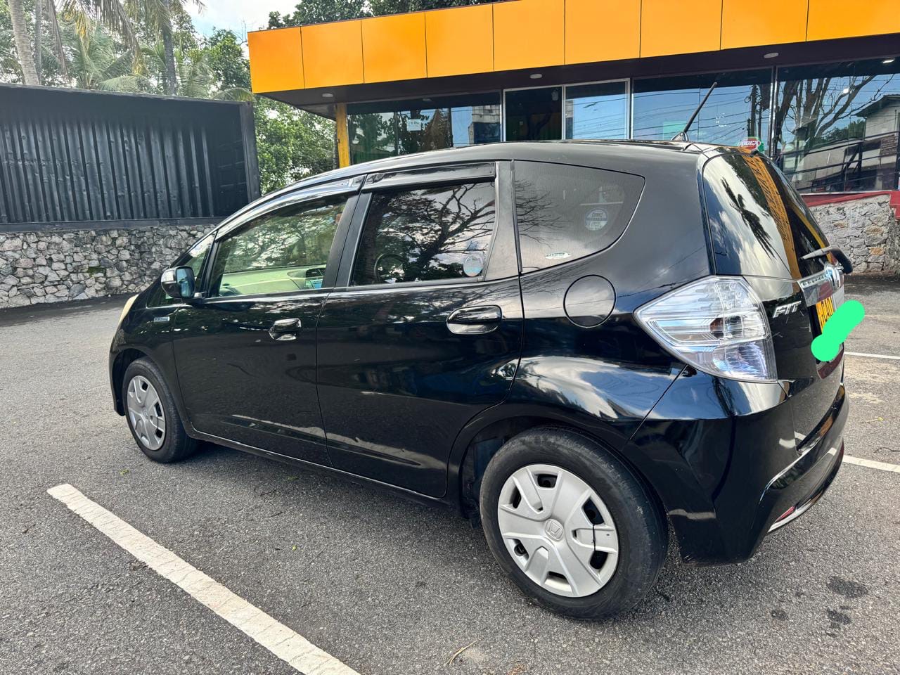 Honda Fit 2015 - பயன்படுத்தப்பட்டது கார் sale in Sri Lanka - patpat.lk