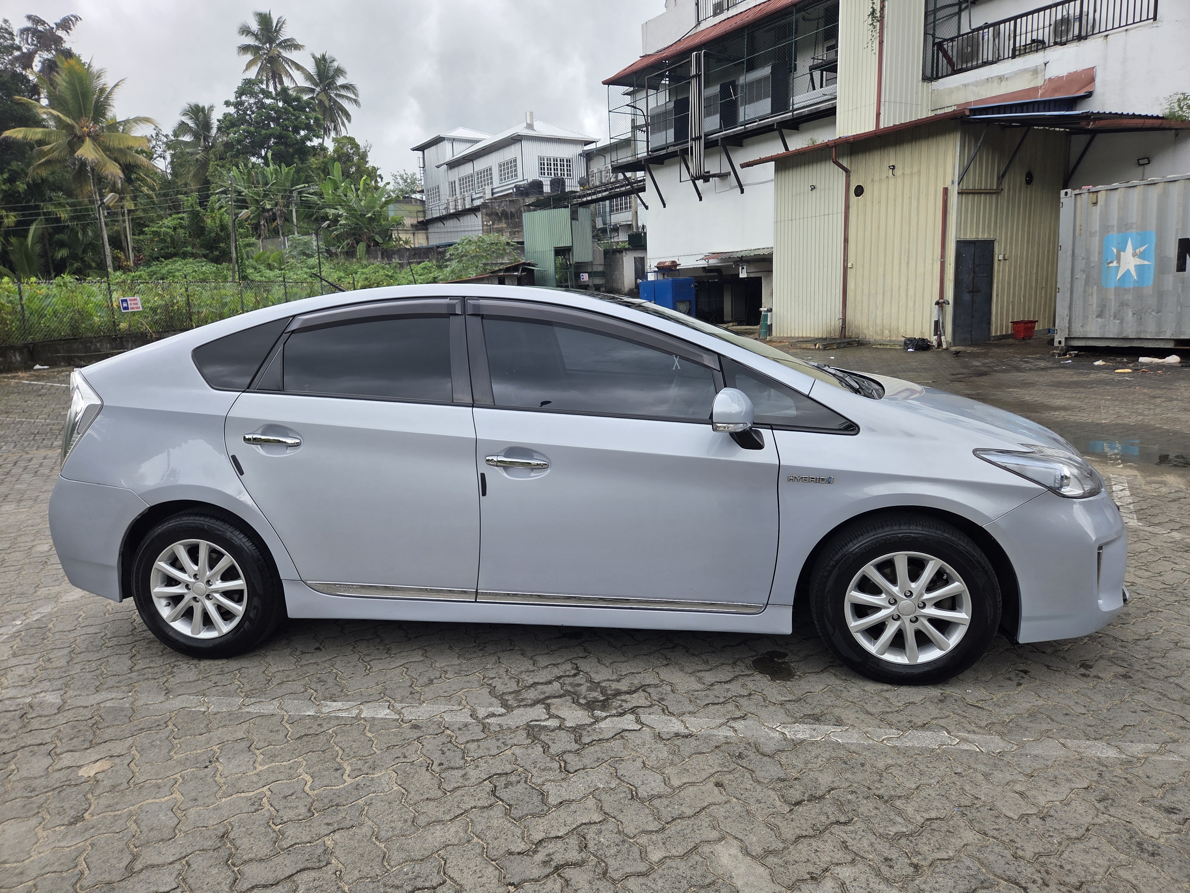 Toyota Prius 2009 - பயன்படுத்தப்பட்டது கார் sale in Sri Lanka - patpat.lk