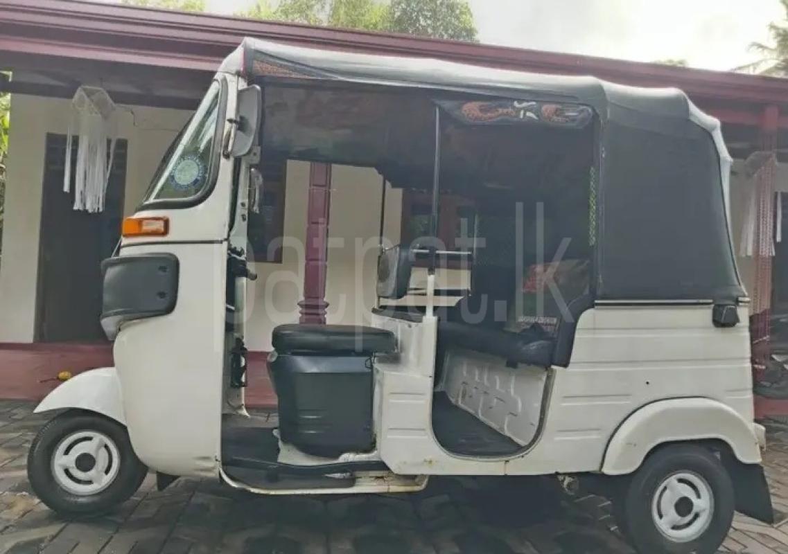 Bajaj 4 stroke 2019 - பயன்படுத்தப்பட்டது முச்சக்கர வண்டி sale in Sri Lanka - patpat.lk