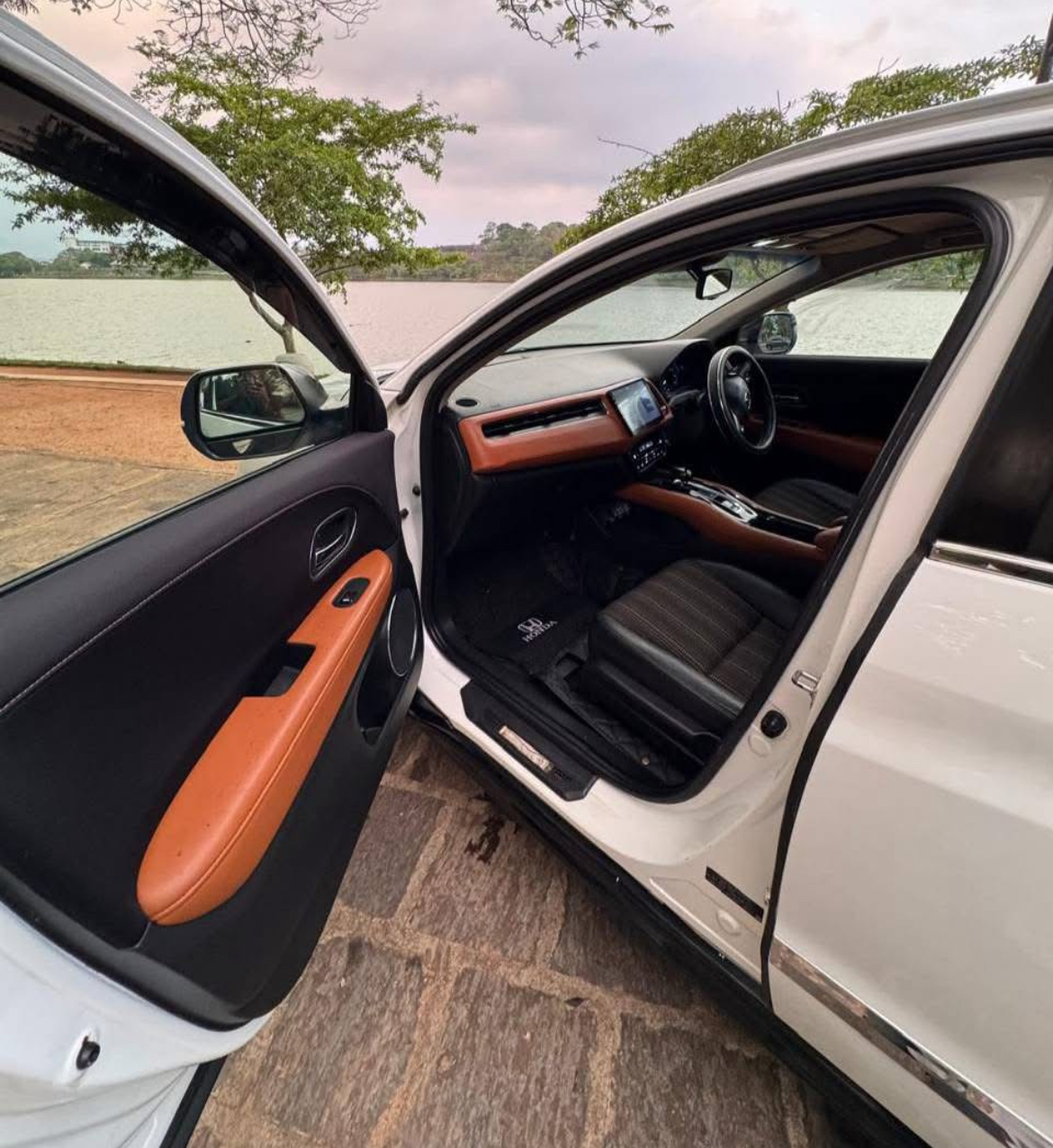 Honda Vezel 2015 - பயன்படுத்தப்பட்டது SUV sale in Sri Lanka - patpat.lk