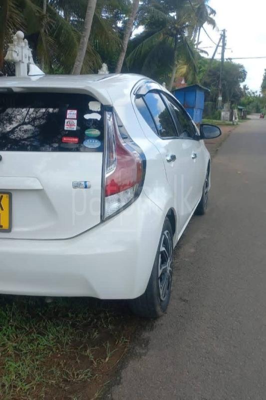 Toyota Aqua 2015 - பயன்படுத்தப்பட்டது கார் sale in Sri Lanka - patpat.lk