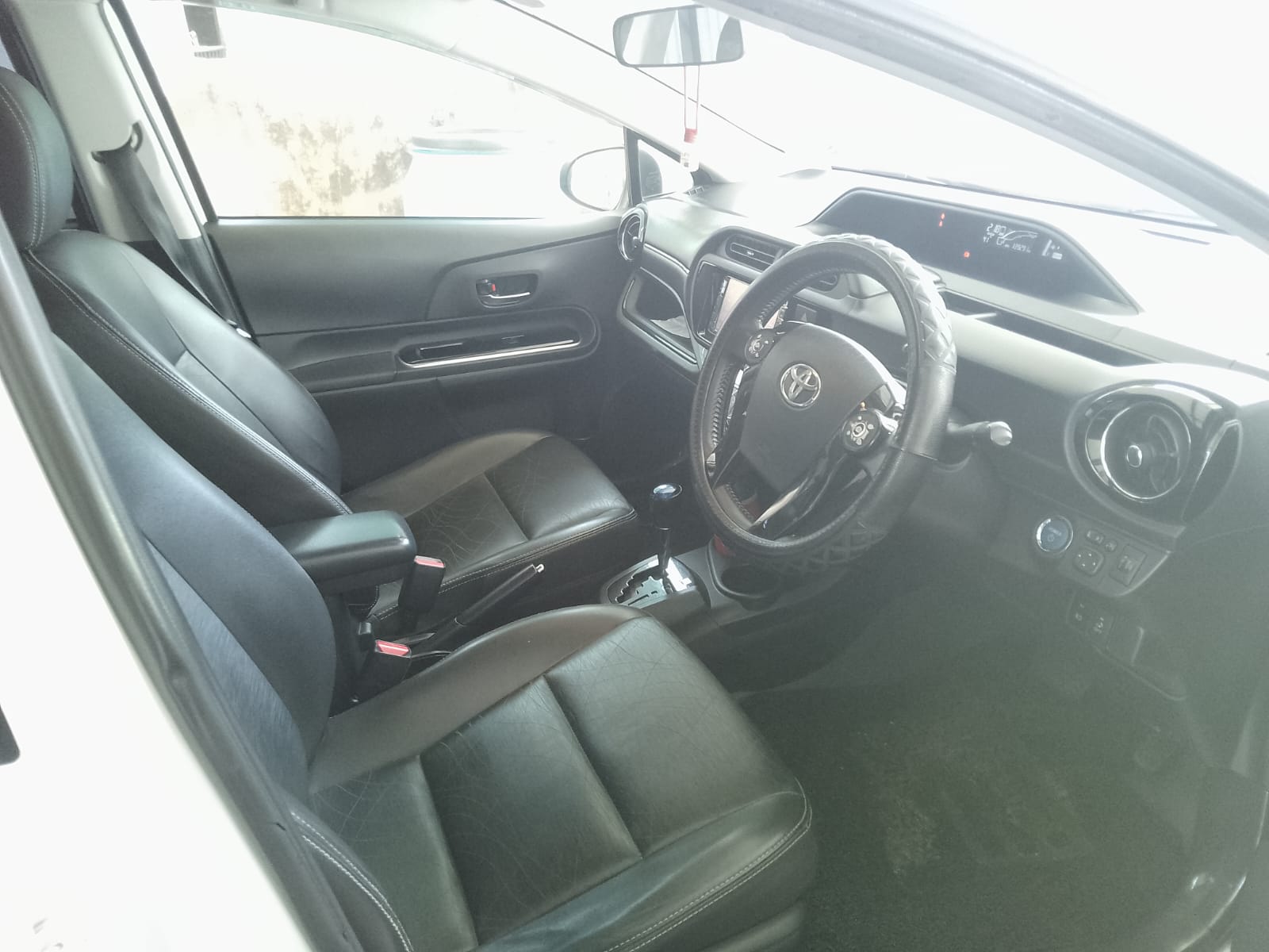 Toyota Aqua 2015 - Used Car sale in Sri Lanka - patpat.lk