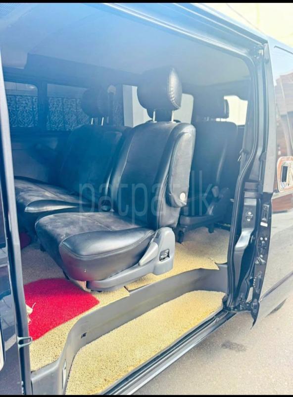 Toyota Hiace 2015 - பயன்படுத்தப்பட்டது வேன் sale in Sri Lanka - patpat.lk