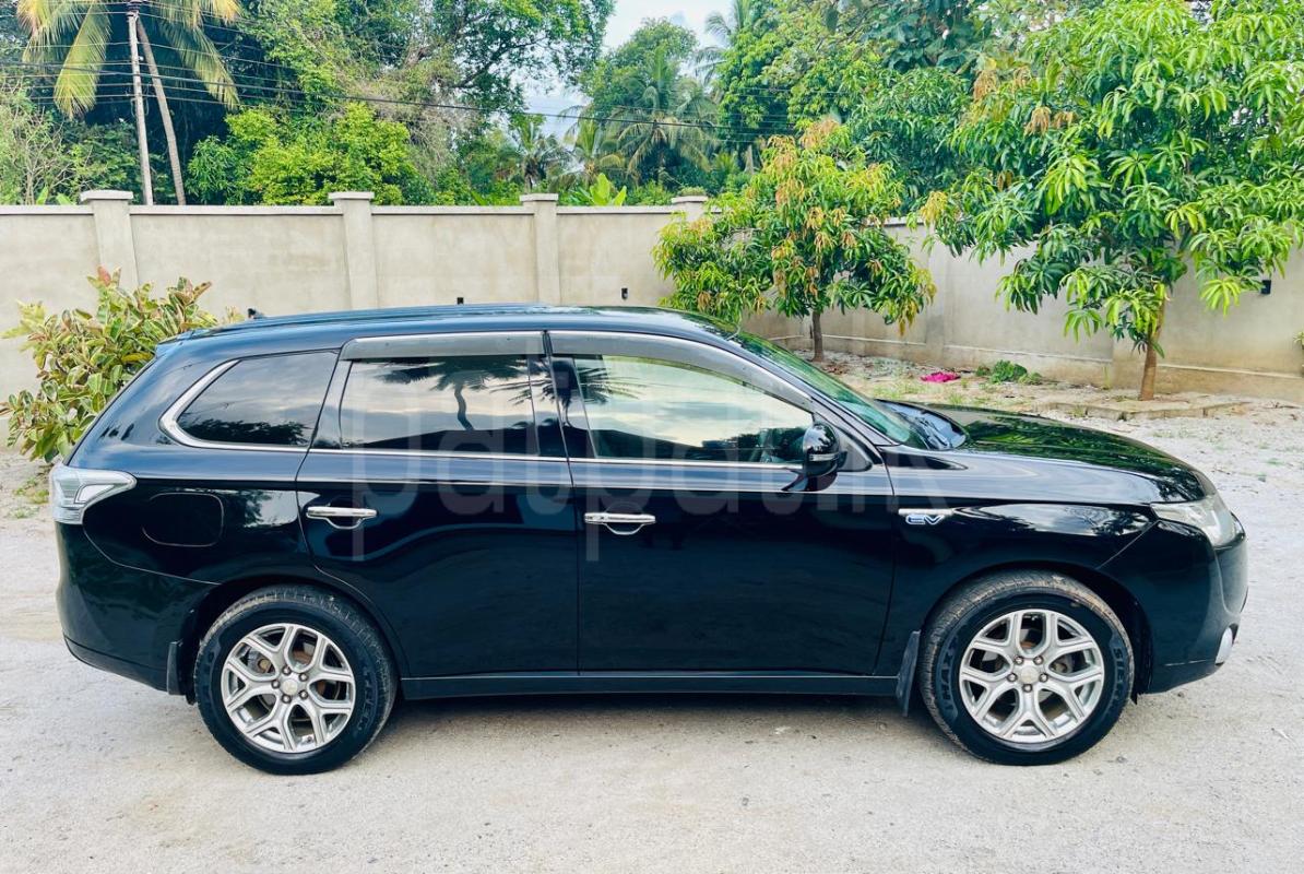 Mitsubishi Outlander 2013 - பயன்படுத்தப்பட்டது SUV sale in Sri Lanka - patpat.lk