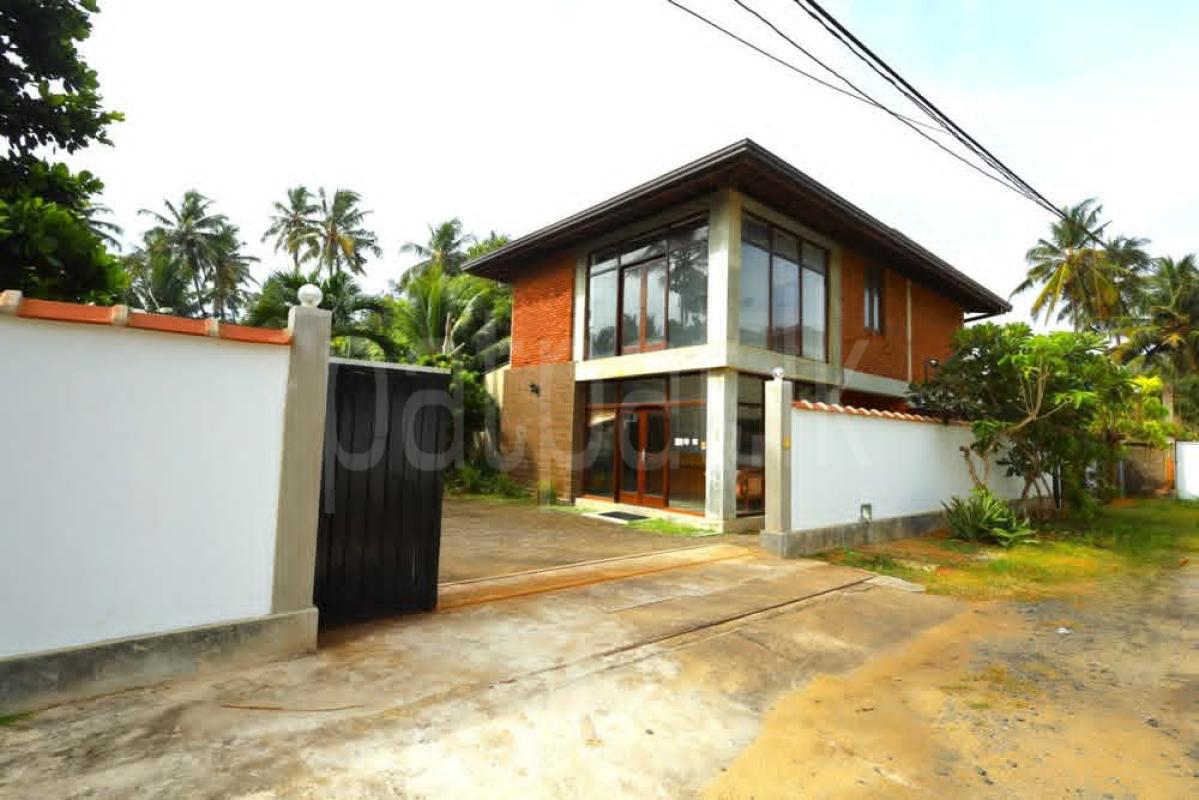 Hotel for Sale in Wadduwa